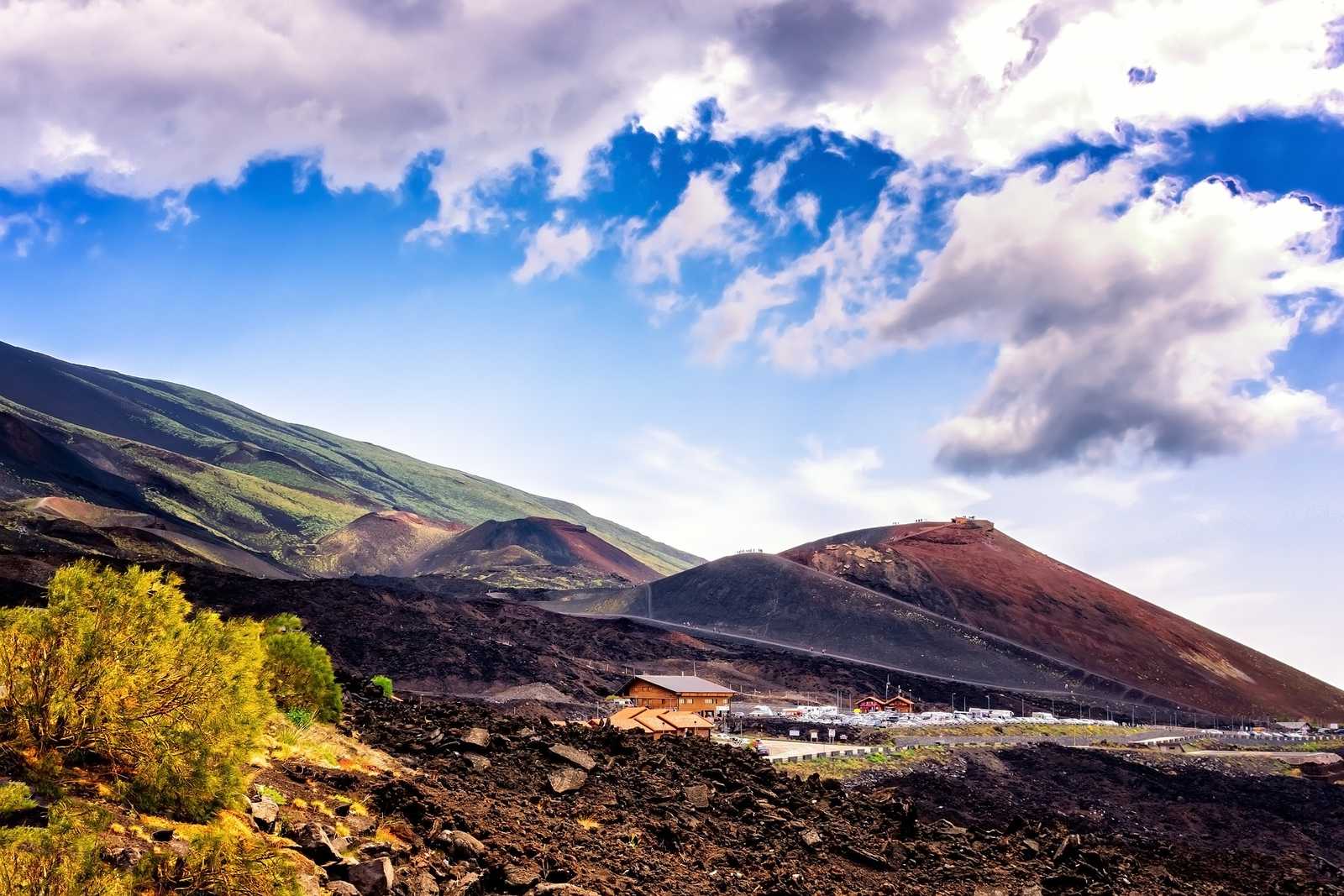 Départ pour l'ascension sur le volcan de l'Etna en Sicile en Italie © pixabay