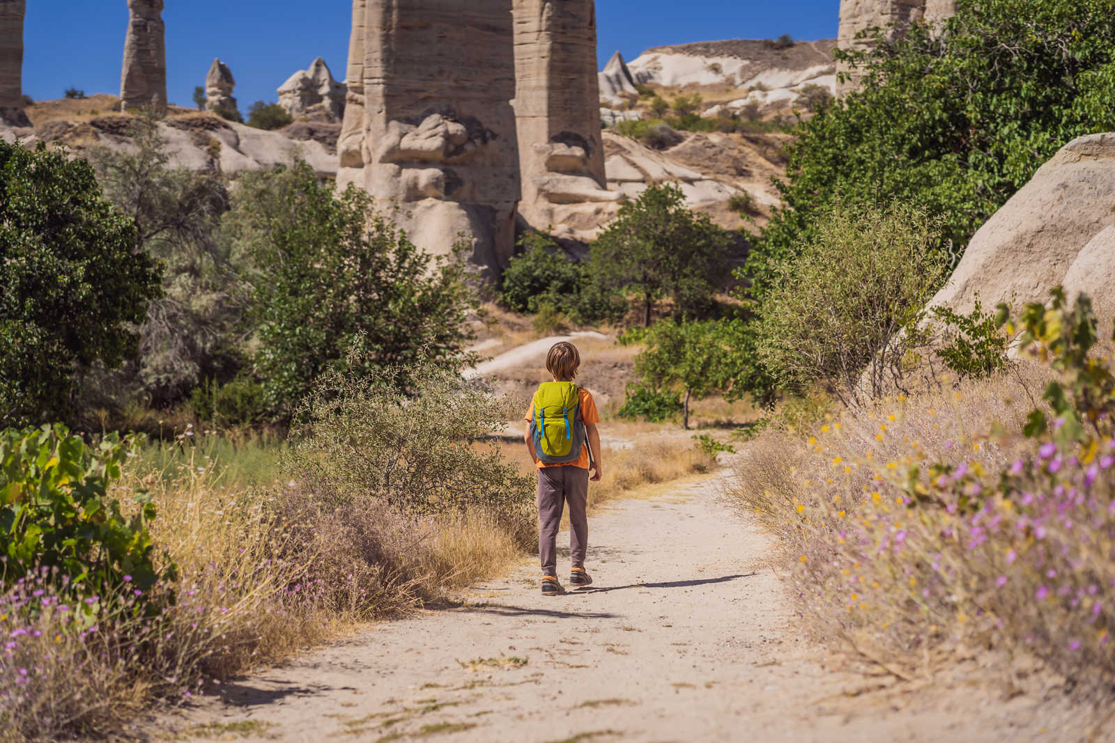 Enfant en randonnée dans les Cappadoce © Galitskaya