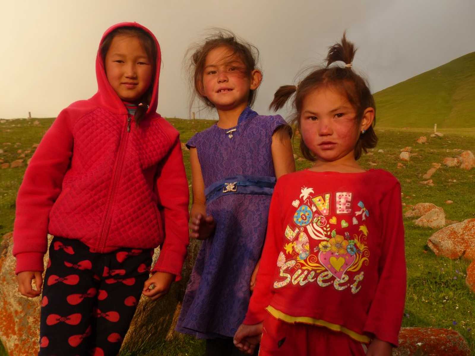 Enfants au lac Son Kul © Libeer Matthieu