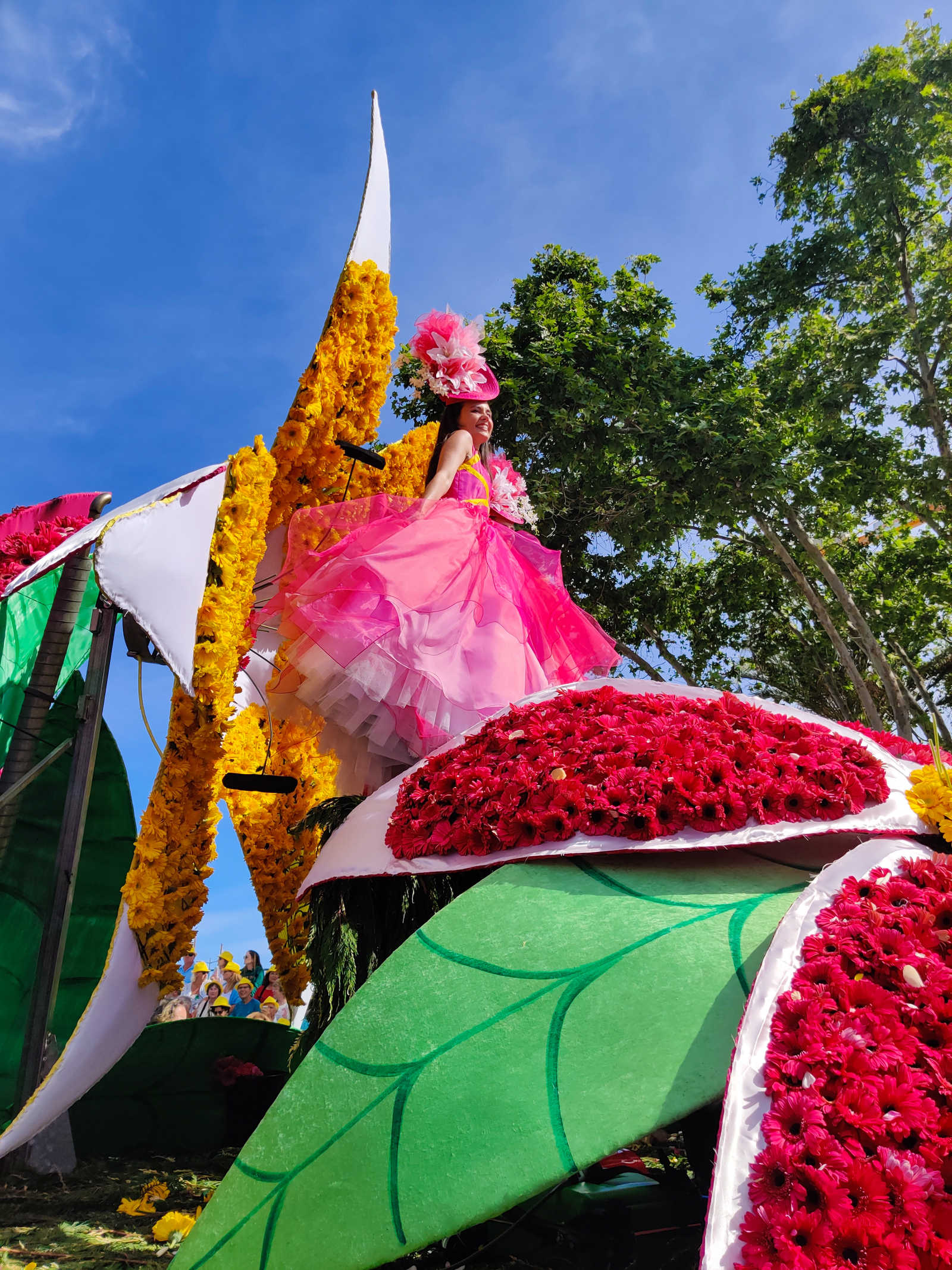 femme-au-festival-des-fleurs-de-madere © Oleh Tsyb