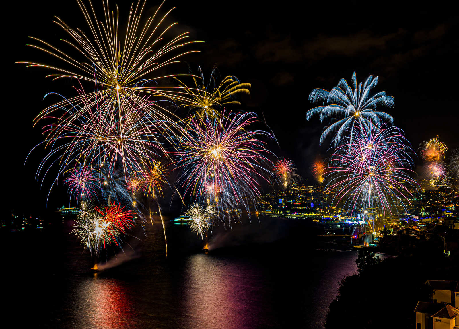 Feu d'artifice à Madère pour le nouvel an © Aman