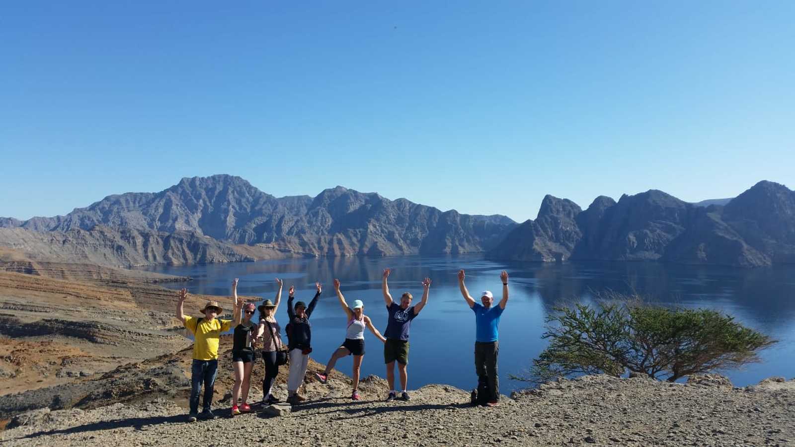 Groupe de randonneurs au Musandam à Oman © Christen Tom