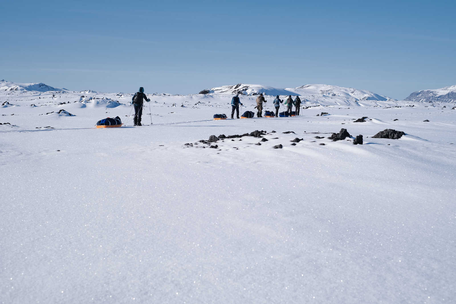 Groupe de voyageurs en ski pulka EISLSK4 © Ariza Charles