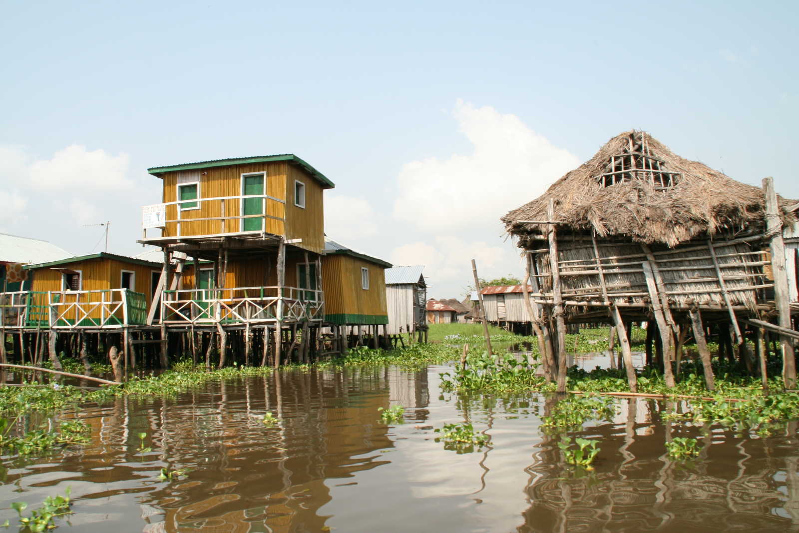 Habitations traditionnelles de Ganvié au Bénin © Chris