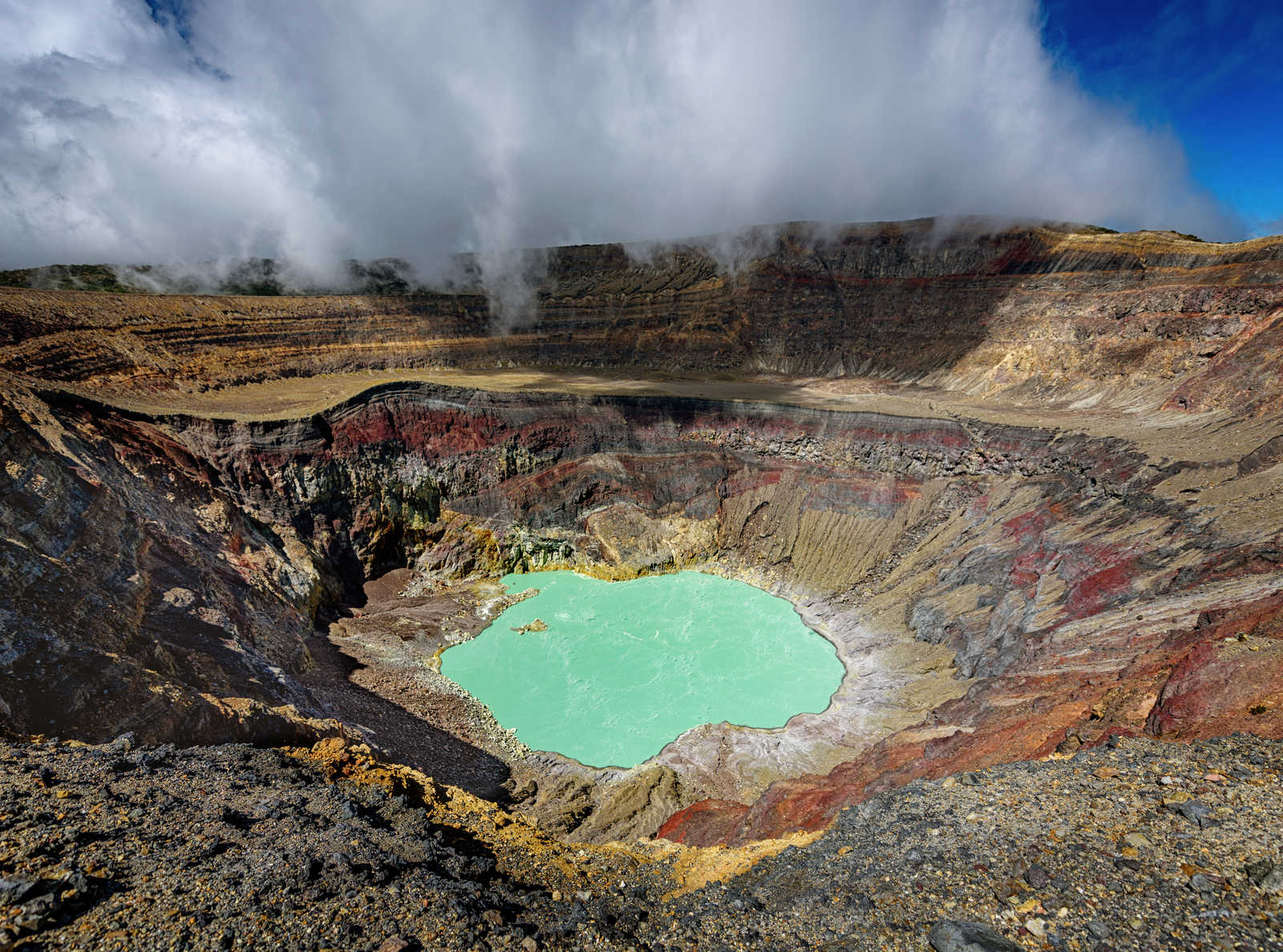 ilamatepec-lagoon-on-the-active-santa-ana-volcano-in-el-salvador © Mbrand85