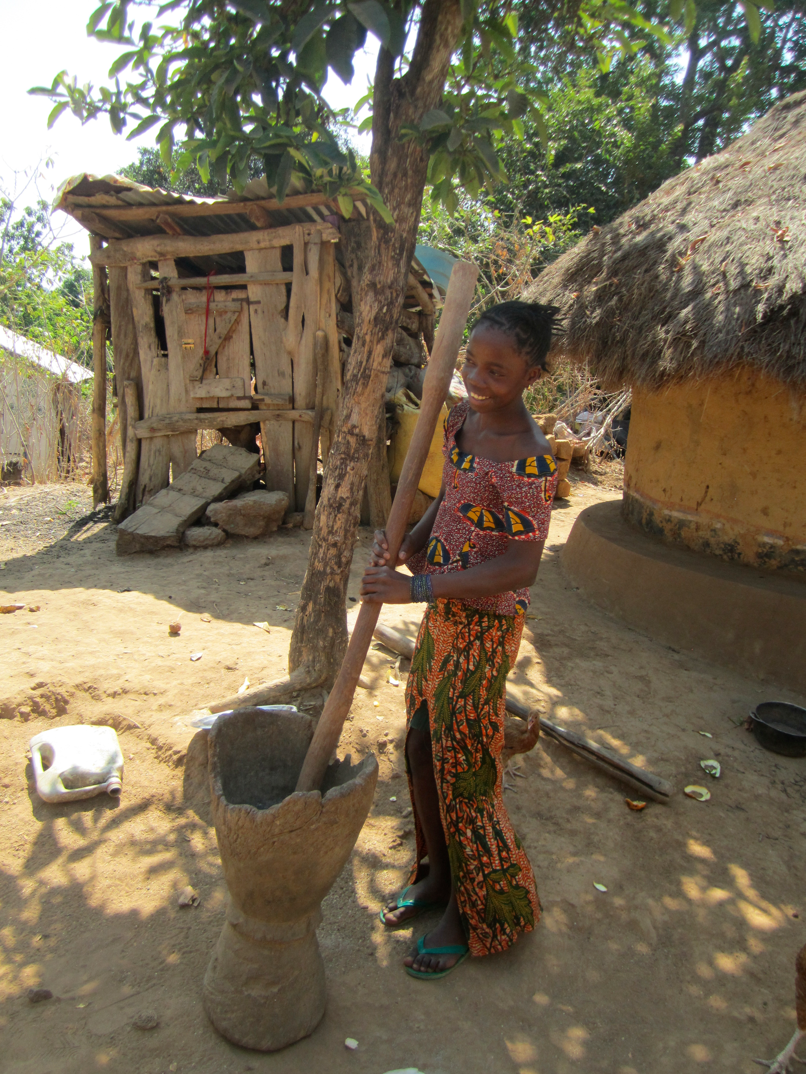 Jeune fille de Ainguel Pille le Fonio © Fouta Trekking