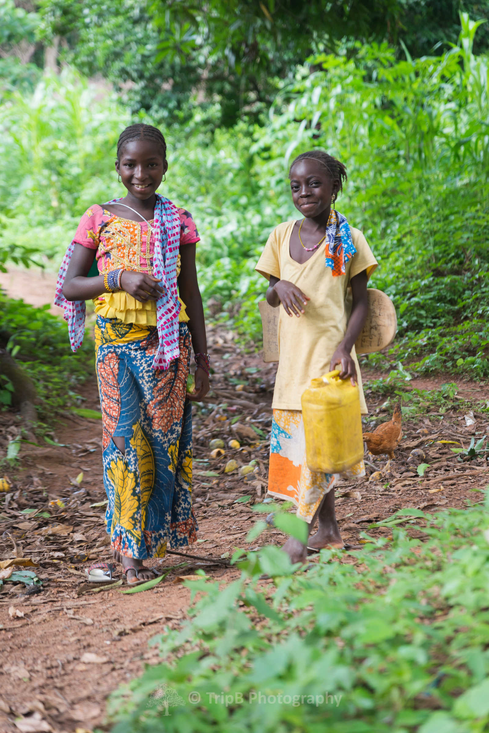 Jeunes filles locales dans le Fouta Djalon en Guinée © Tripb Photography