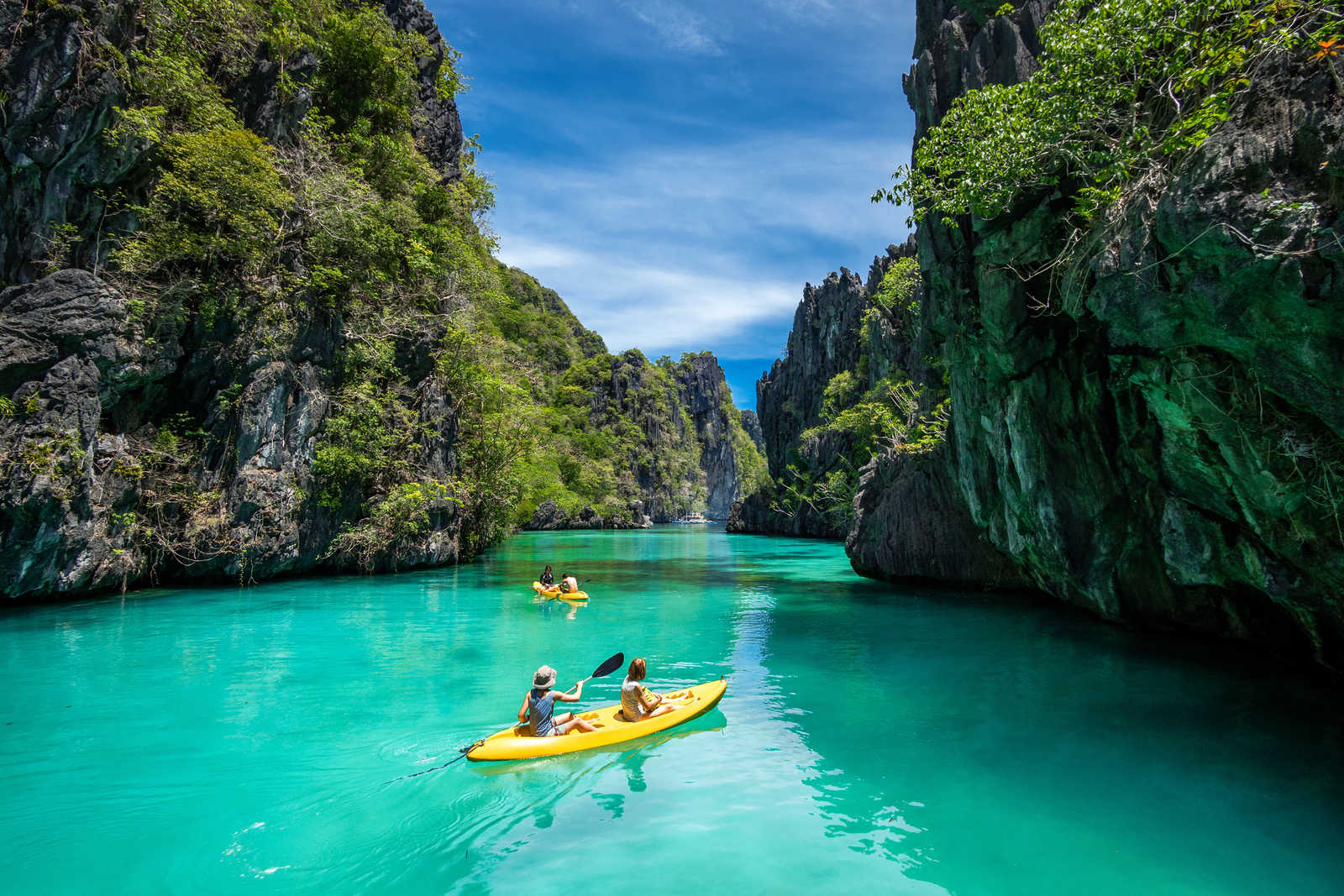 Kayak dans la baie d'El Nido © R.m. Nunes