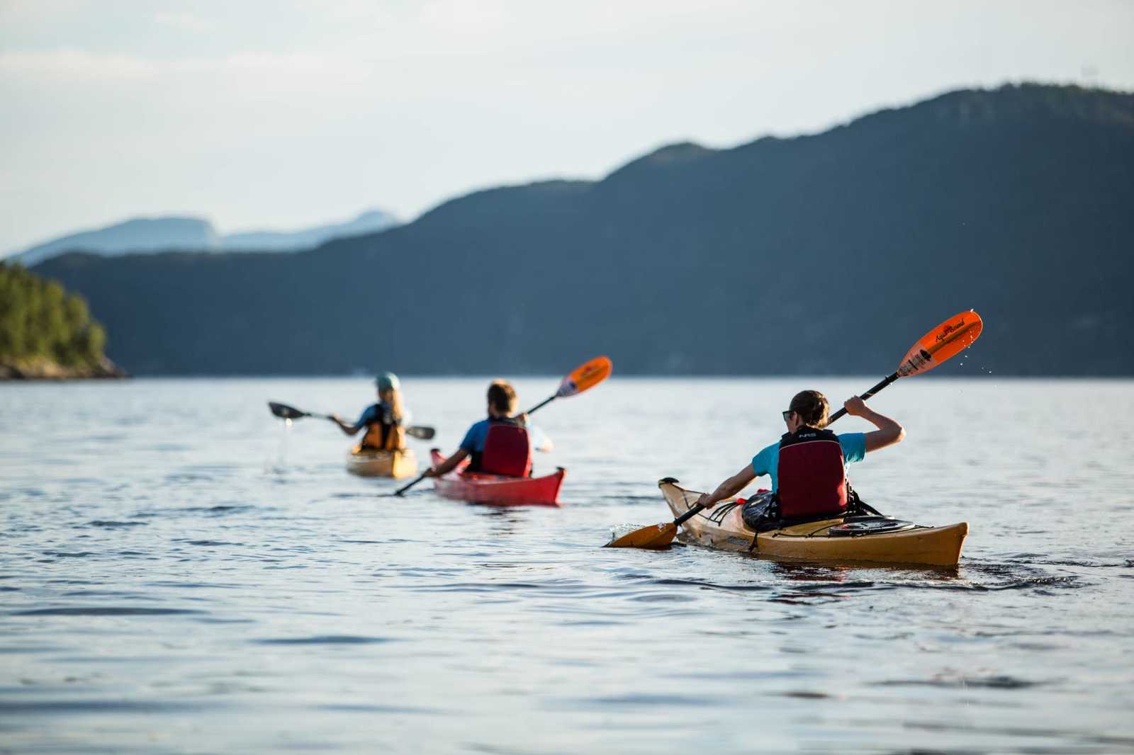 Kayak de mer en Norvège près de Jondal © Folgefonni Breførarlag
