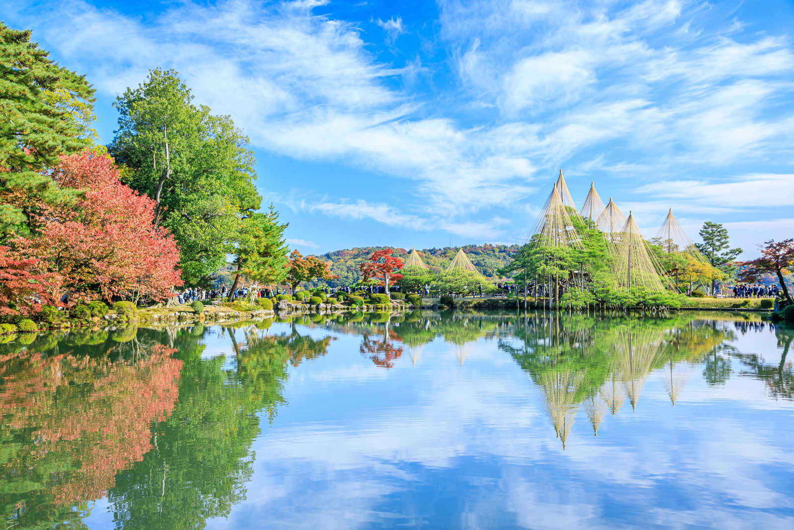 Kenrokuen en automne, ville de Kanazawa © M・h