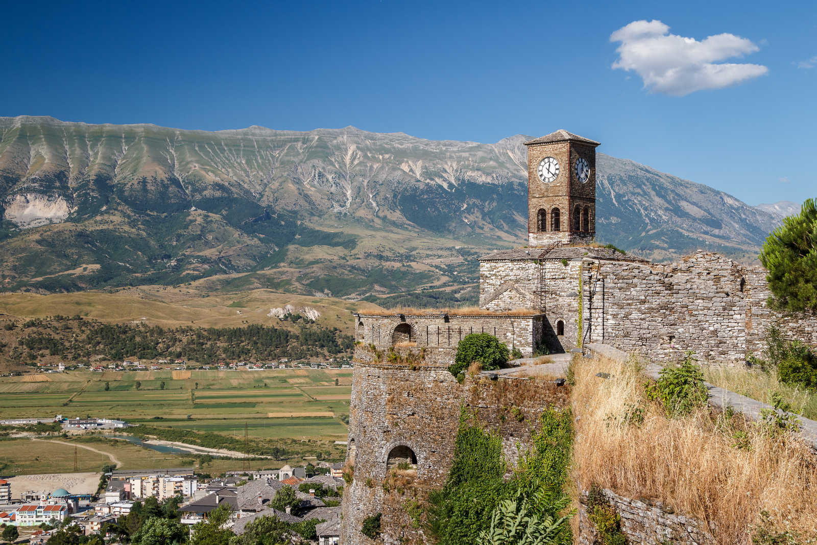 La forteresse médiévale de Gjirokastër, Albanie © Lic0001
