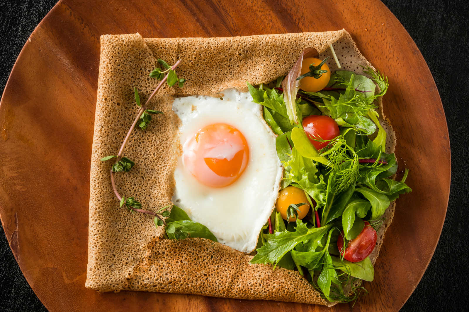 La galette bretonne, incontournable spécialité bretonne © Norikko Adobe