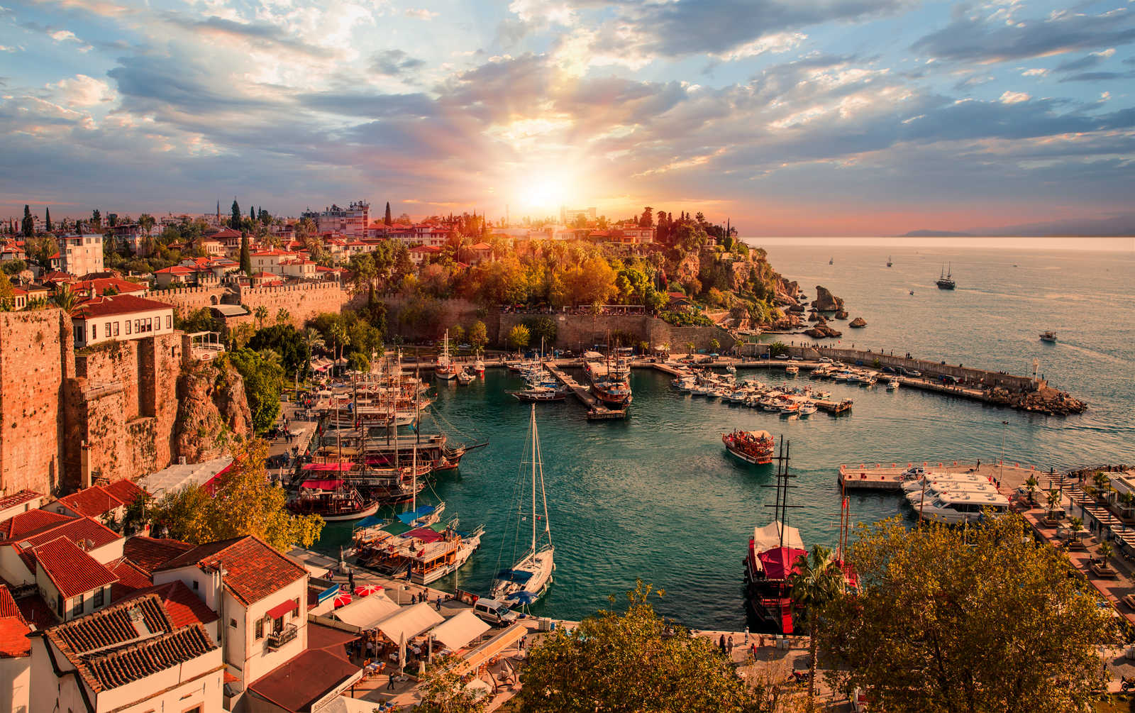 La vieille ville d Antalya, Turquie © Muratart