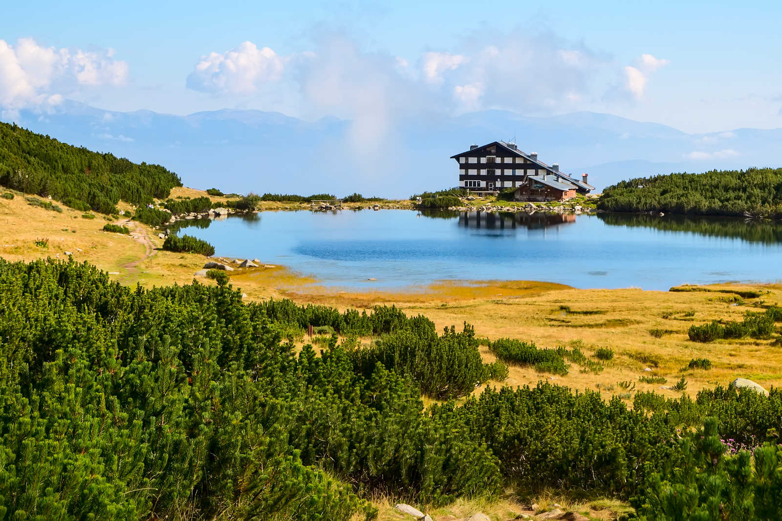 Le lac Bezbog dans le parc national du Pirin en Bulgarie © Nataliya