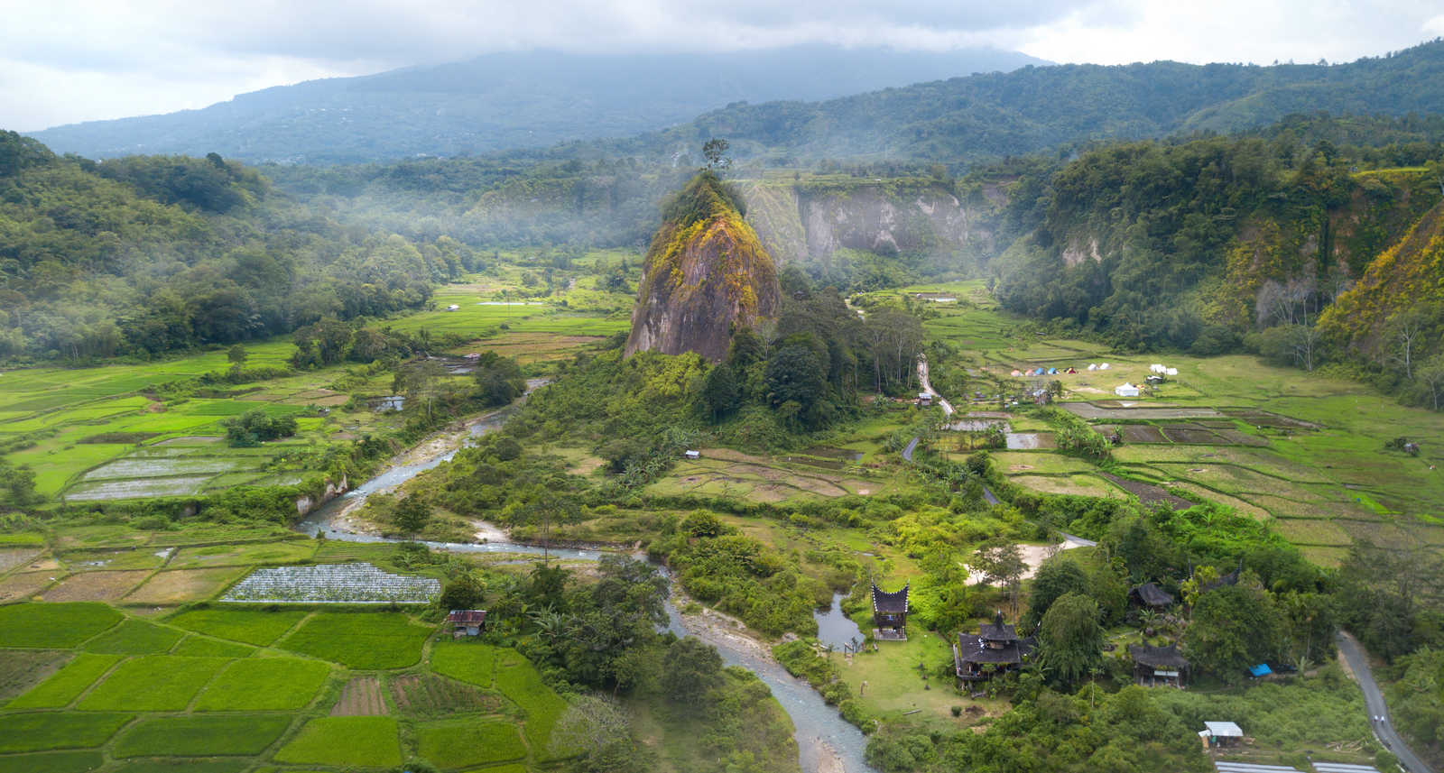 Le Ngarai Sianok canyon à Bukittingi © Glebstock