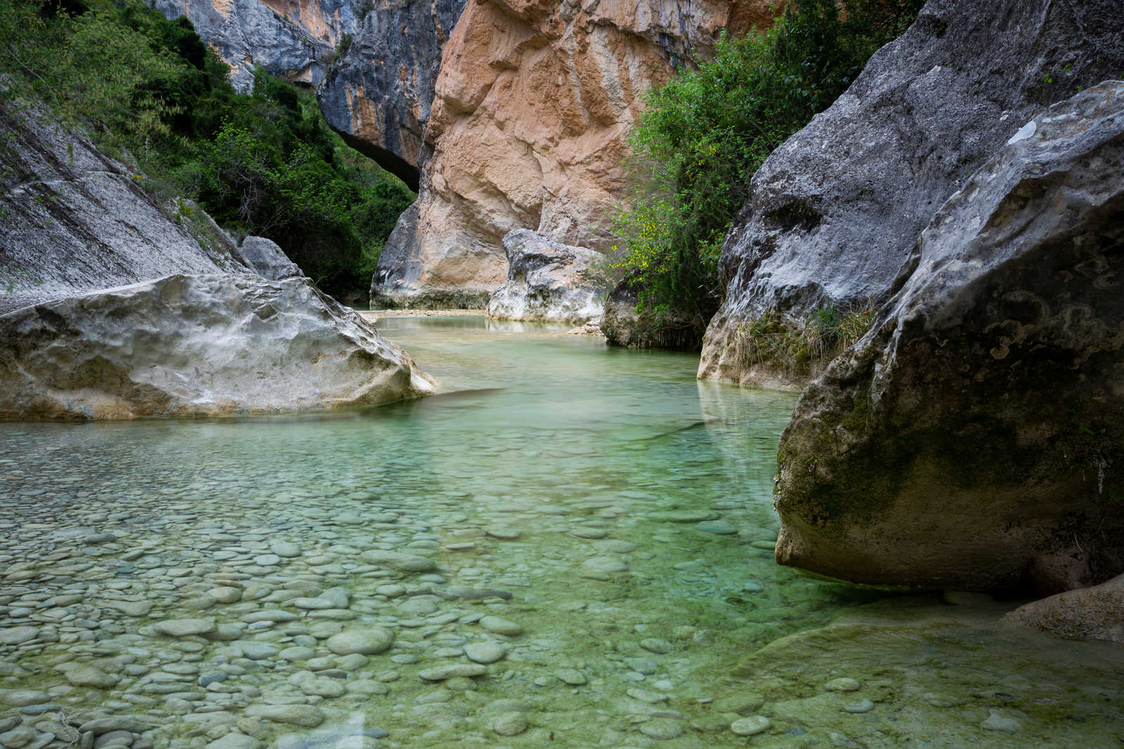 Le Rio Vero, Sierra de Guara, Pyrenées espagnoles © Hdehector Adobe