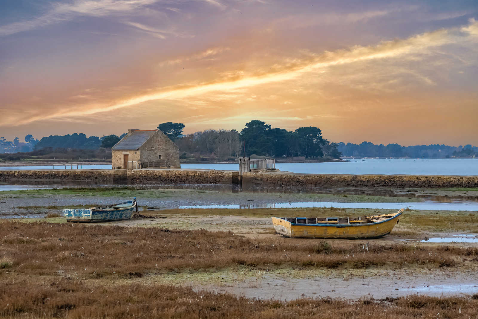 Le traditionnel moulin à marée sur l'Ile d'Arz, Golfe du Morbihan, Bretagne sud © Gueret Pascale