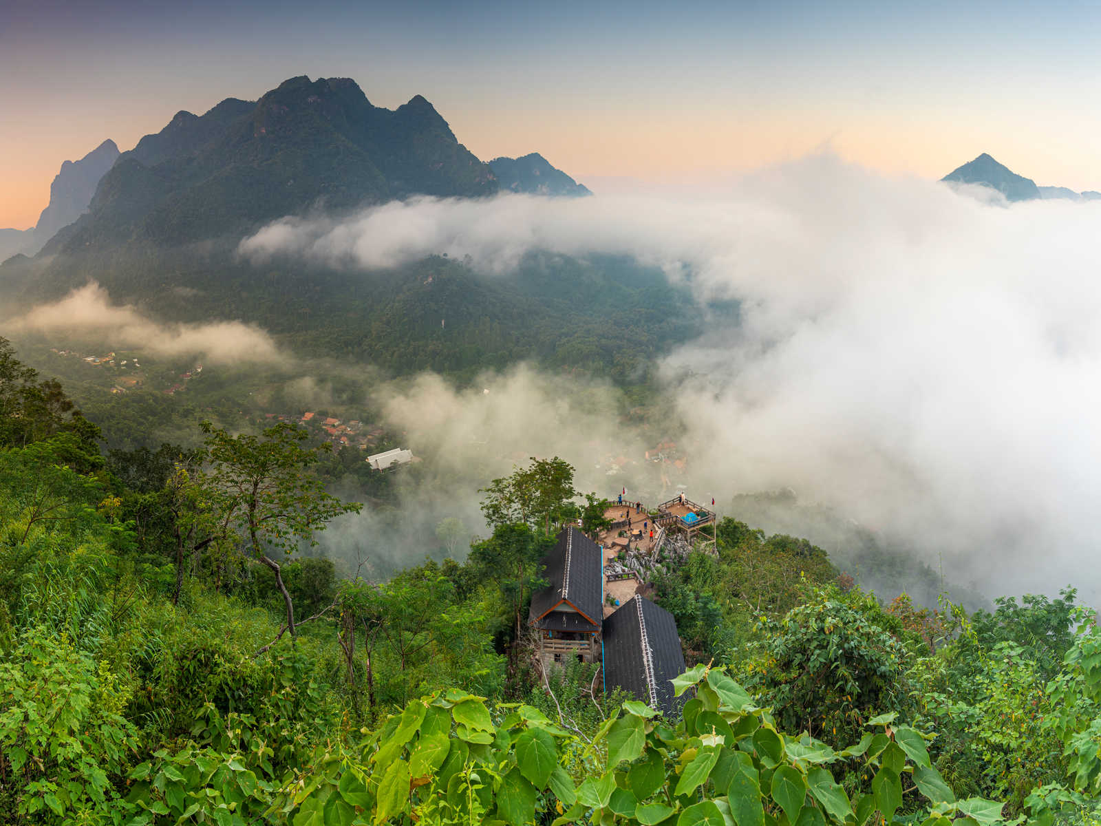 lever du soleil à Nong Khiaw au nord du Laos © Filmlandscape