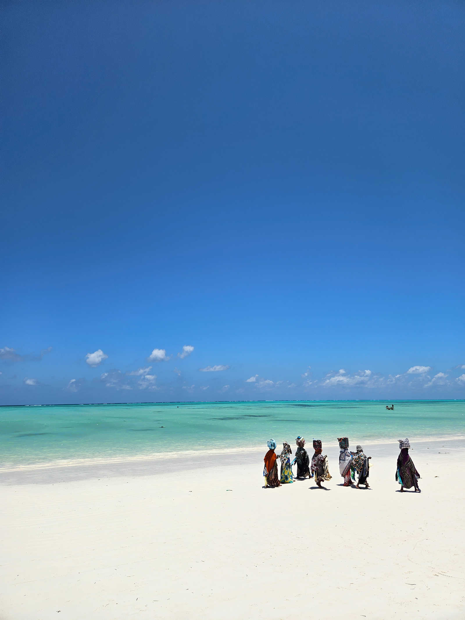 Locaux sur une plage de Zanzibar © Resta Lidia