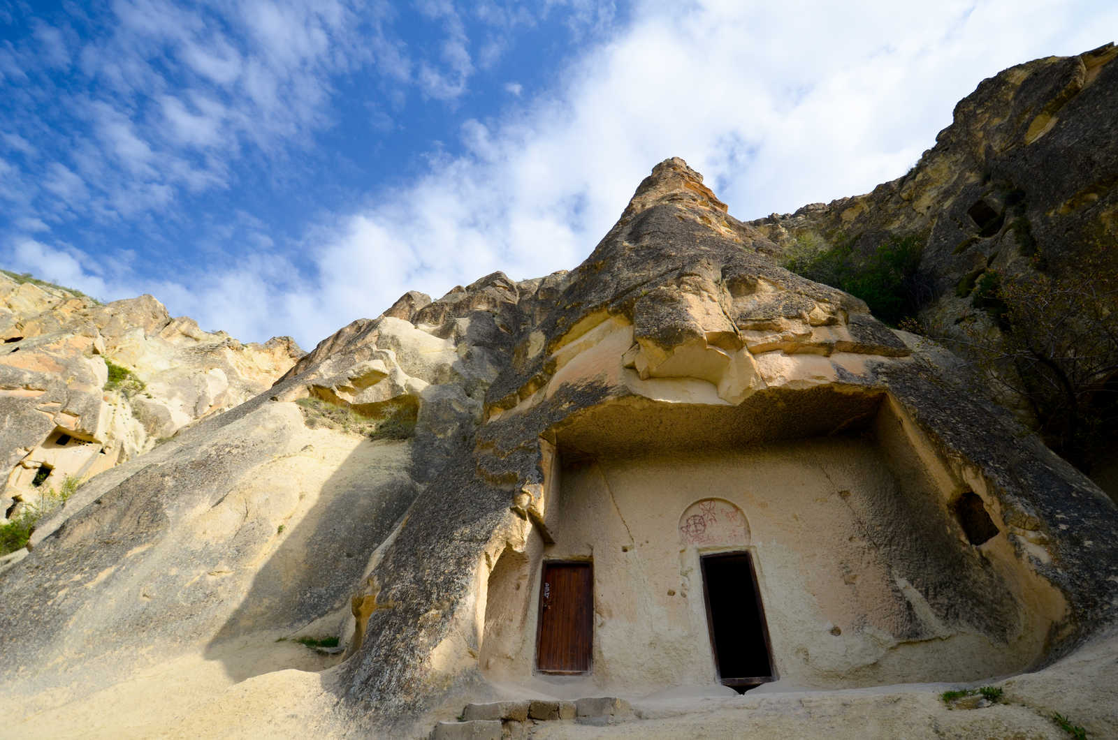 Maisons dans les falaises, Vallée de Göreme, Cappadocia, Turquie © Yvann K