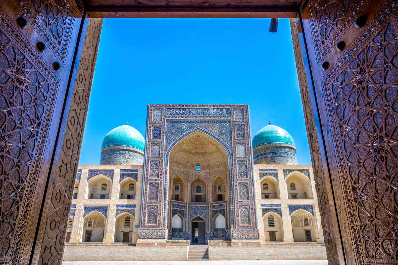 Médersa Mir-i Arab à Boukhara en Ouzbékistan © Dinozzaver