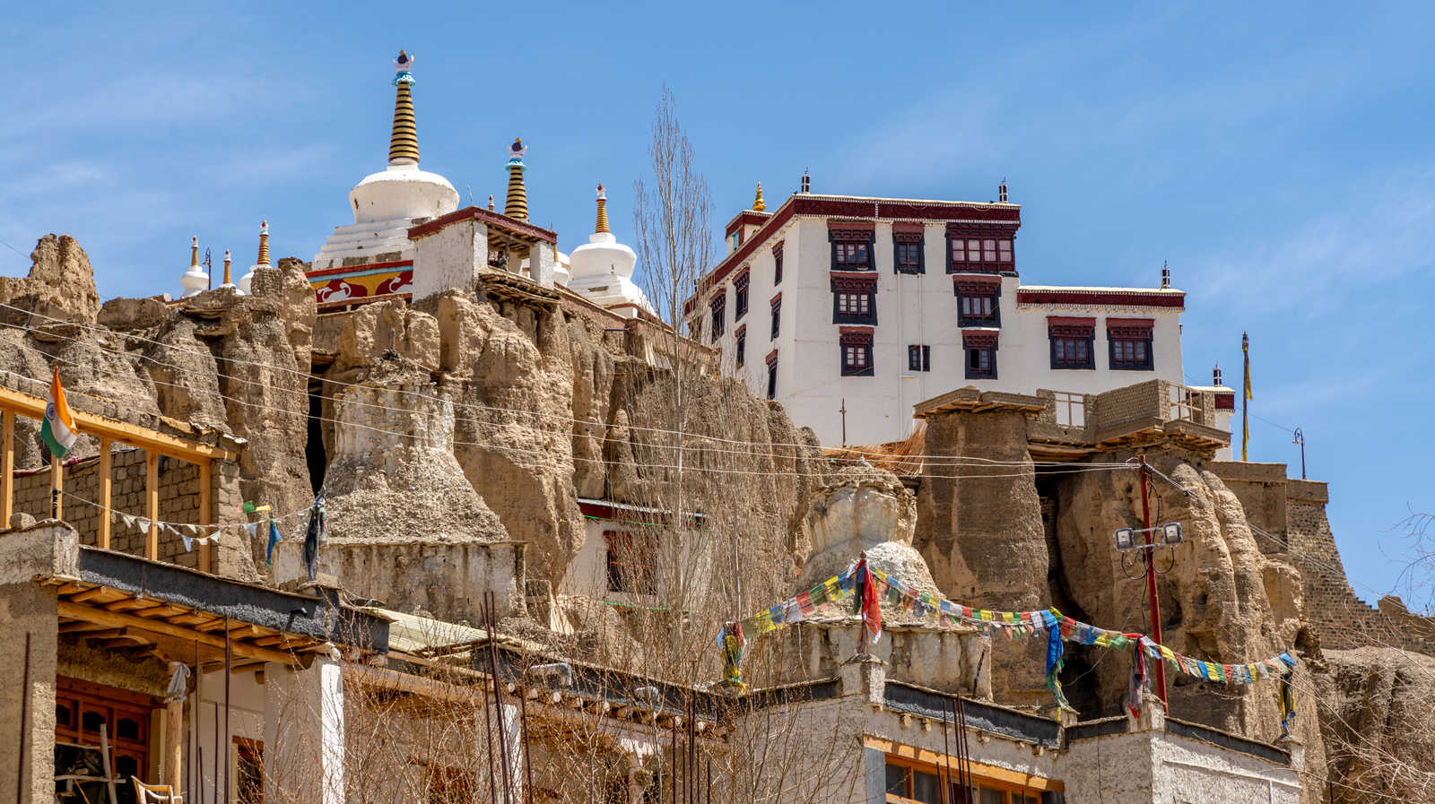 Monastère bouddhiste historique de Lamayuru, datant de plus de 1 000 ans, Ladakh © Rex Wholster
