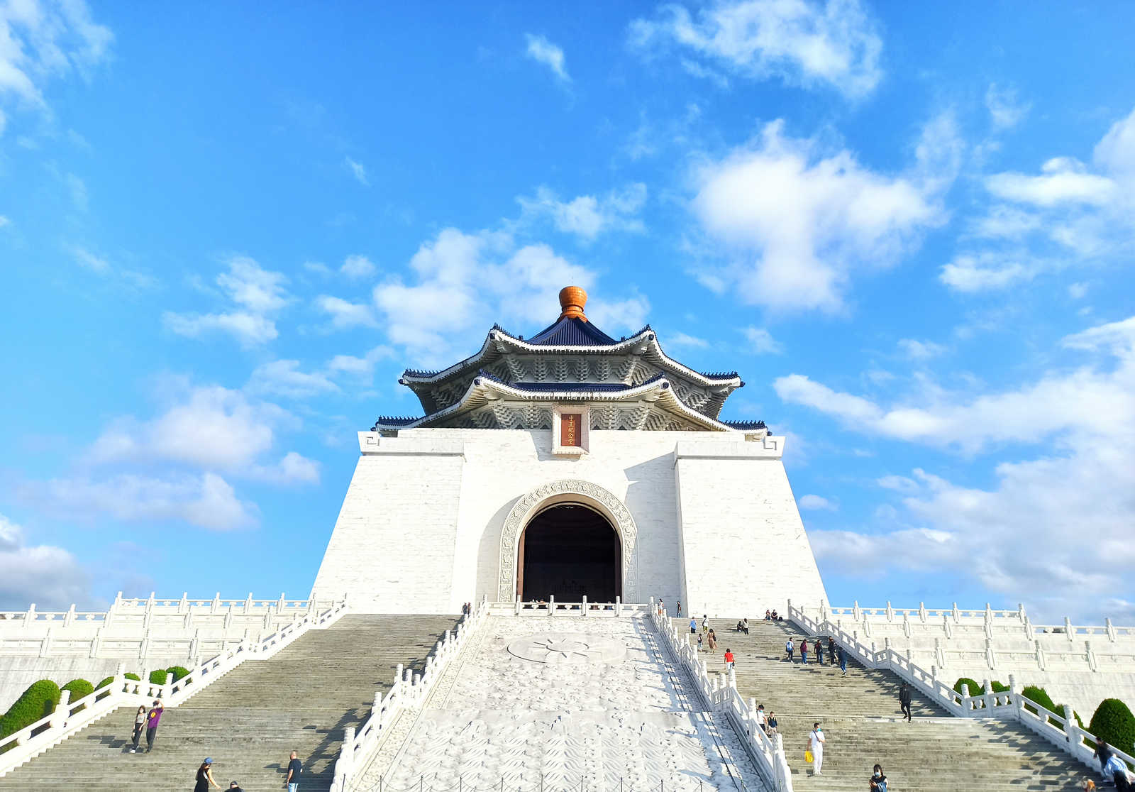 Monument Chiang Kai-shek © Hhsin Hsin