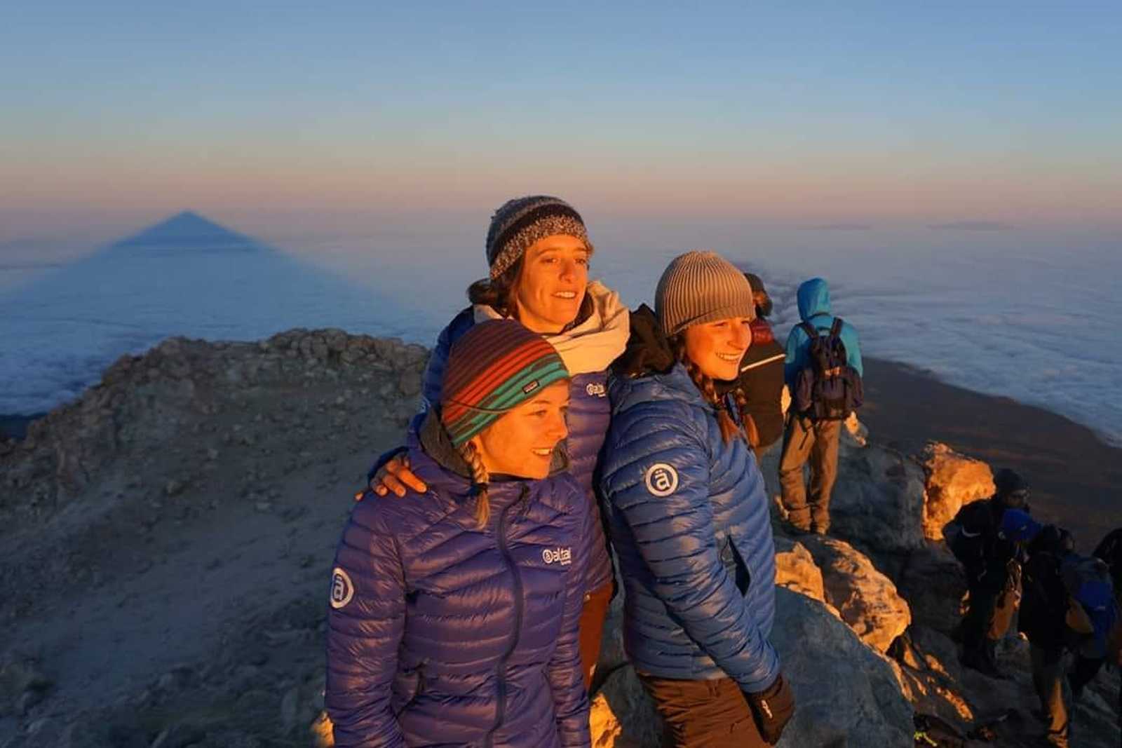 Notre équipe locale au sommet du Teide aux Canaries © Caprion Marion