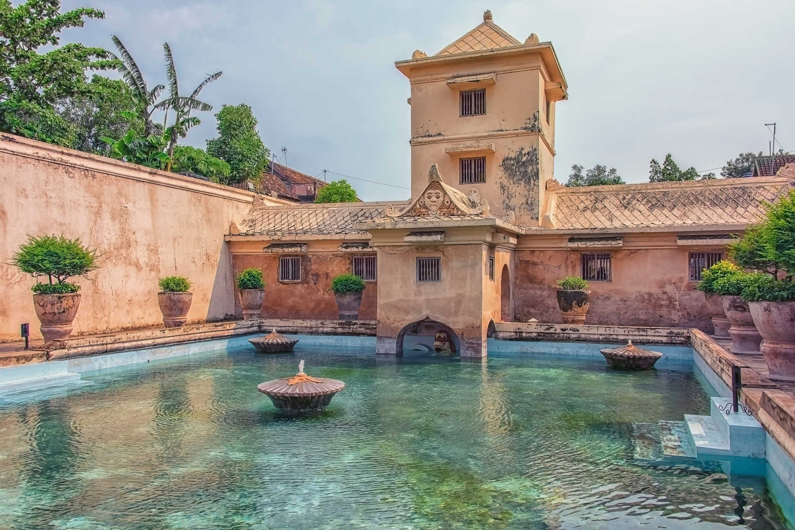 Palais des eaux de Taman Sari à Yogyakarta, Indonésie © Stockbym