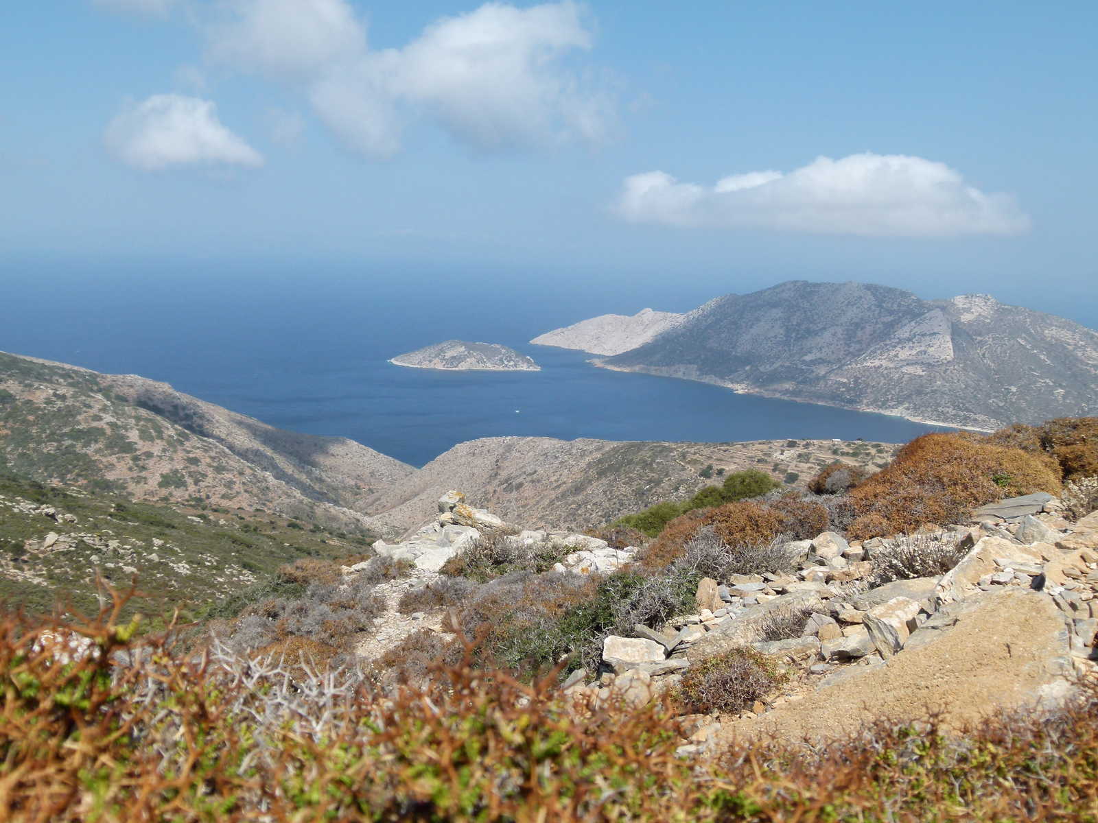 Paysage de l'île d'Amorgos pendant une randonnée, Amorgos, Cyclades © Vigneron Perrine