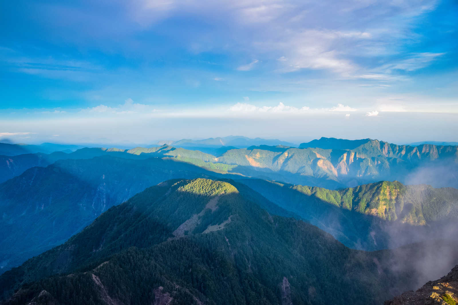 Paysage depuis le Mont Yushan © Ngchiyui