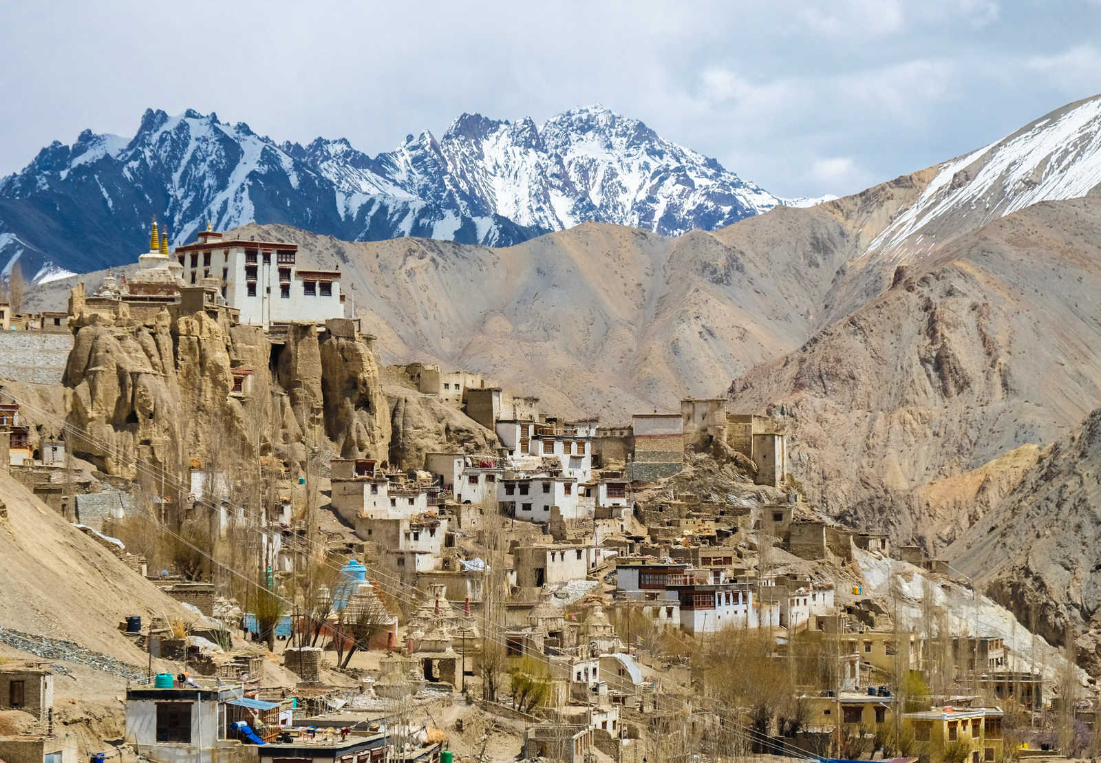 Paysage du monastère de Lamayuru au Ladakh, Inde © Akarat Phasura