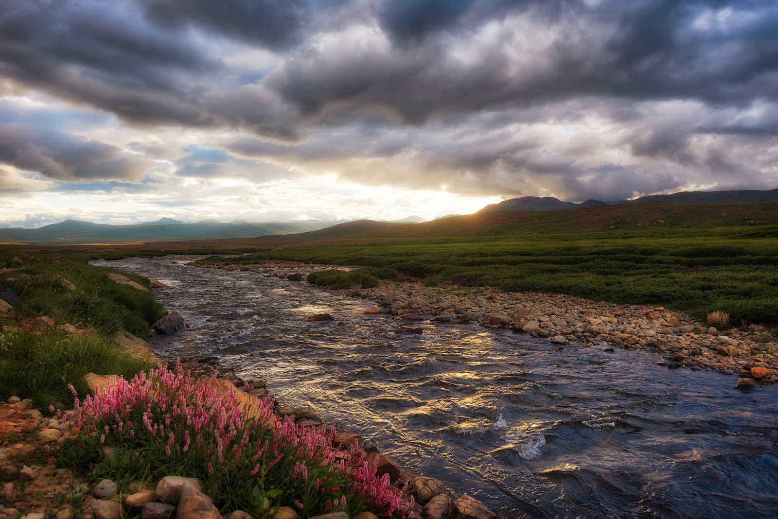 Paysage du plateau de Deosai au Pakistan © Lukas