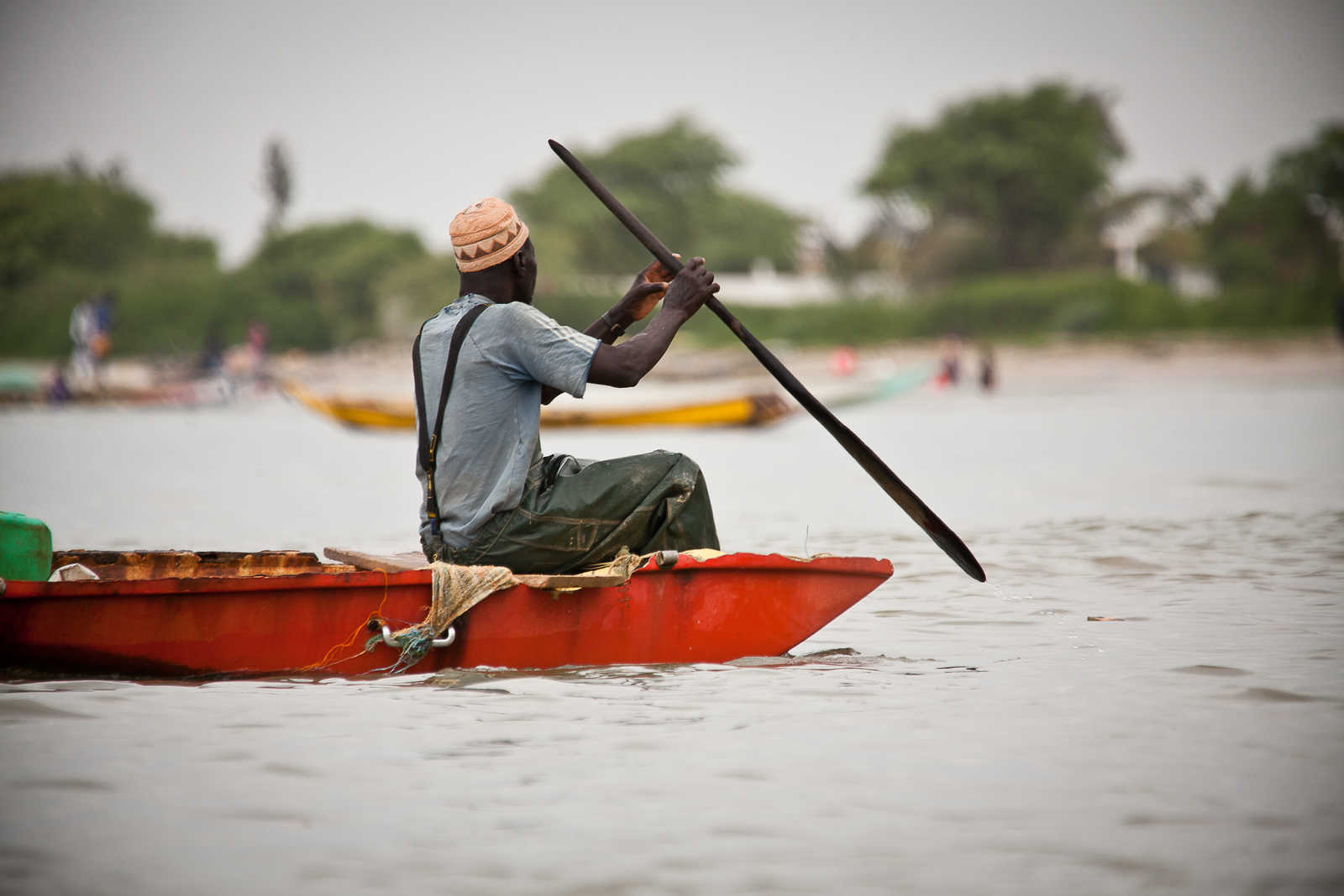 pêcheur sénégalais sur une braque au Sénégal © Melanie