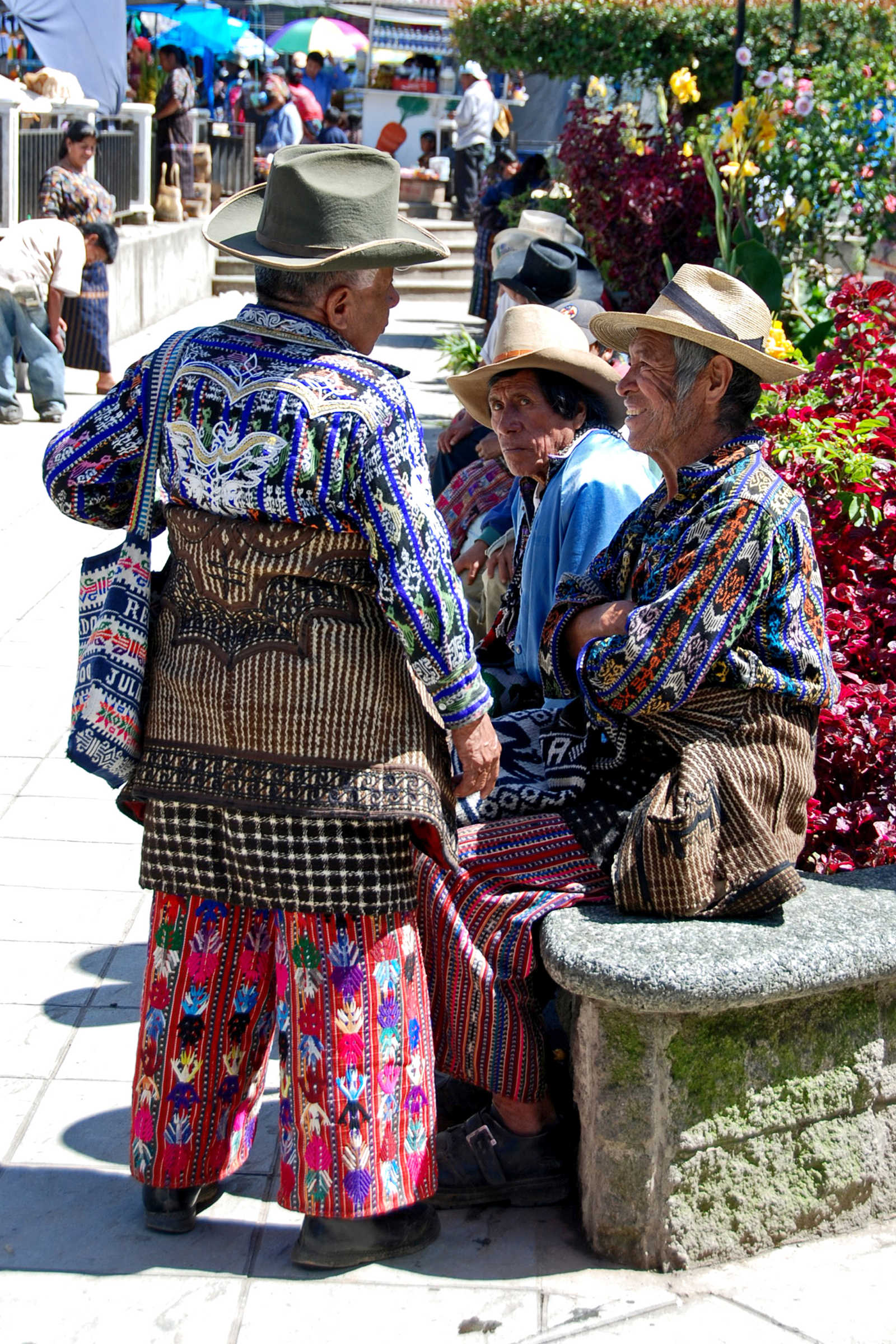 Personnes en costume traditionnel au Guatemala © Coston Jean-Pierre
