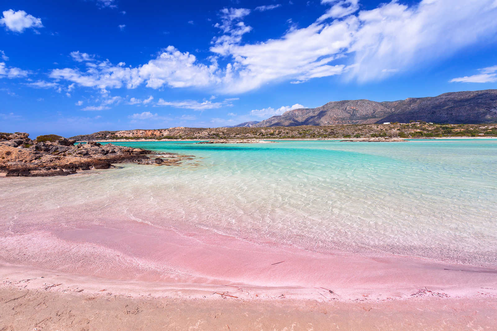 Plage de sable rose d'Elafonissi en Crète © Patryk Kosmider
