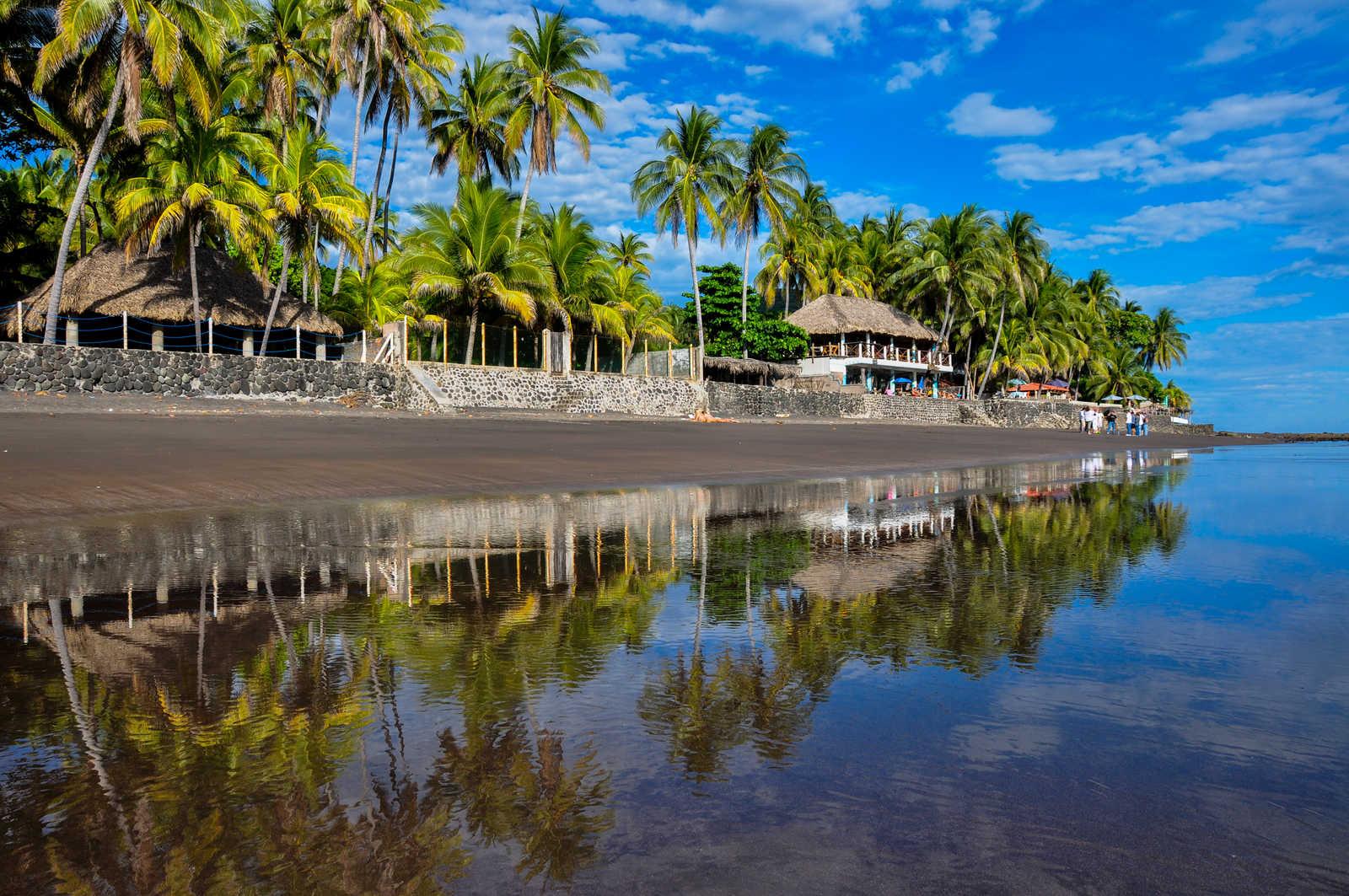 playa-el-zonte-el-salvador © Brizardh