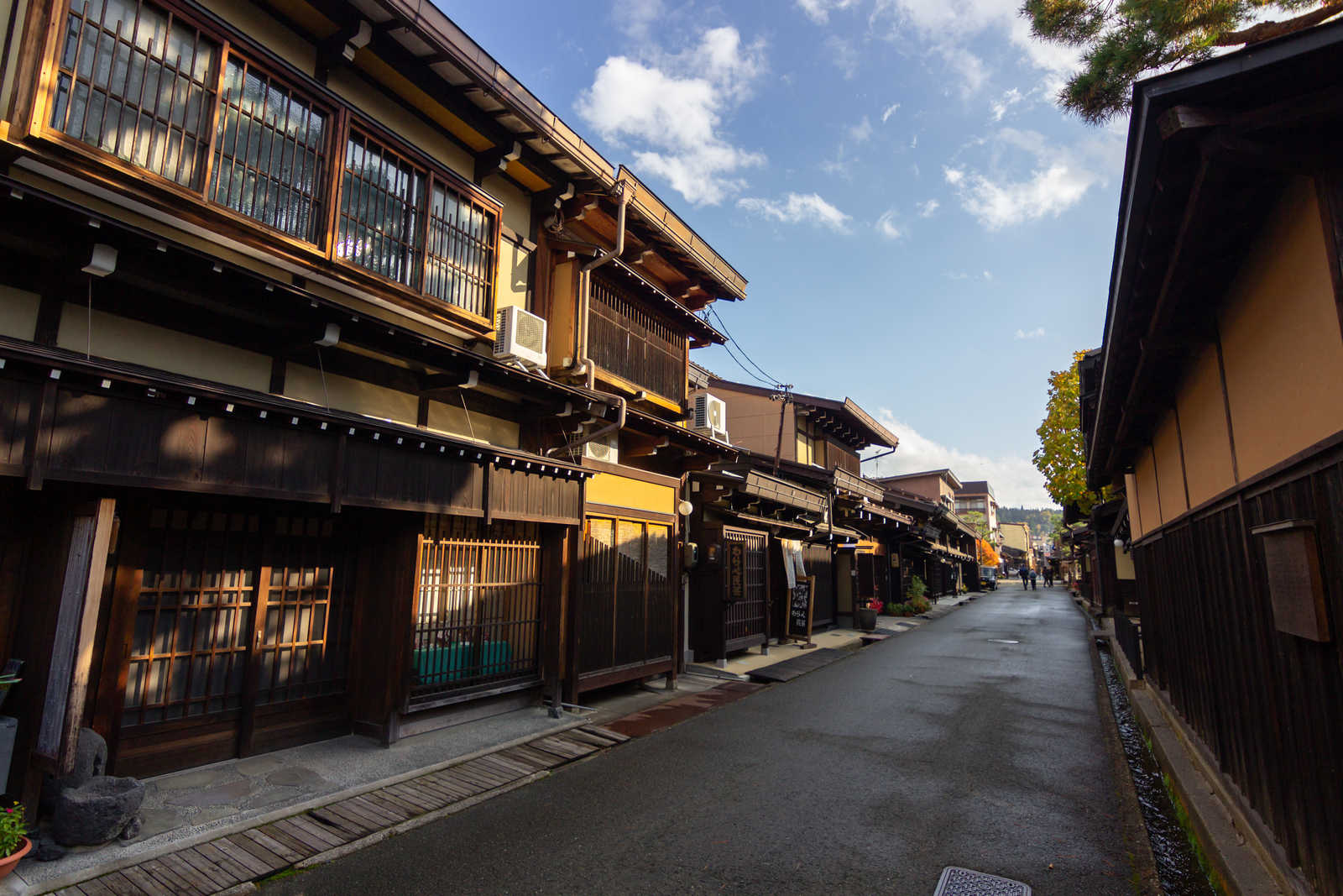Plongé dans le rue de Takayama © Julen