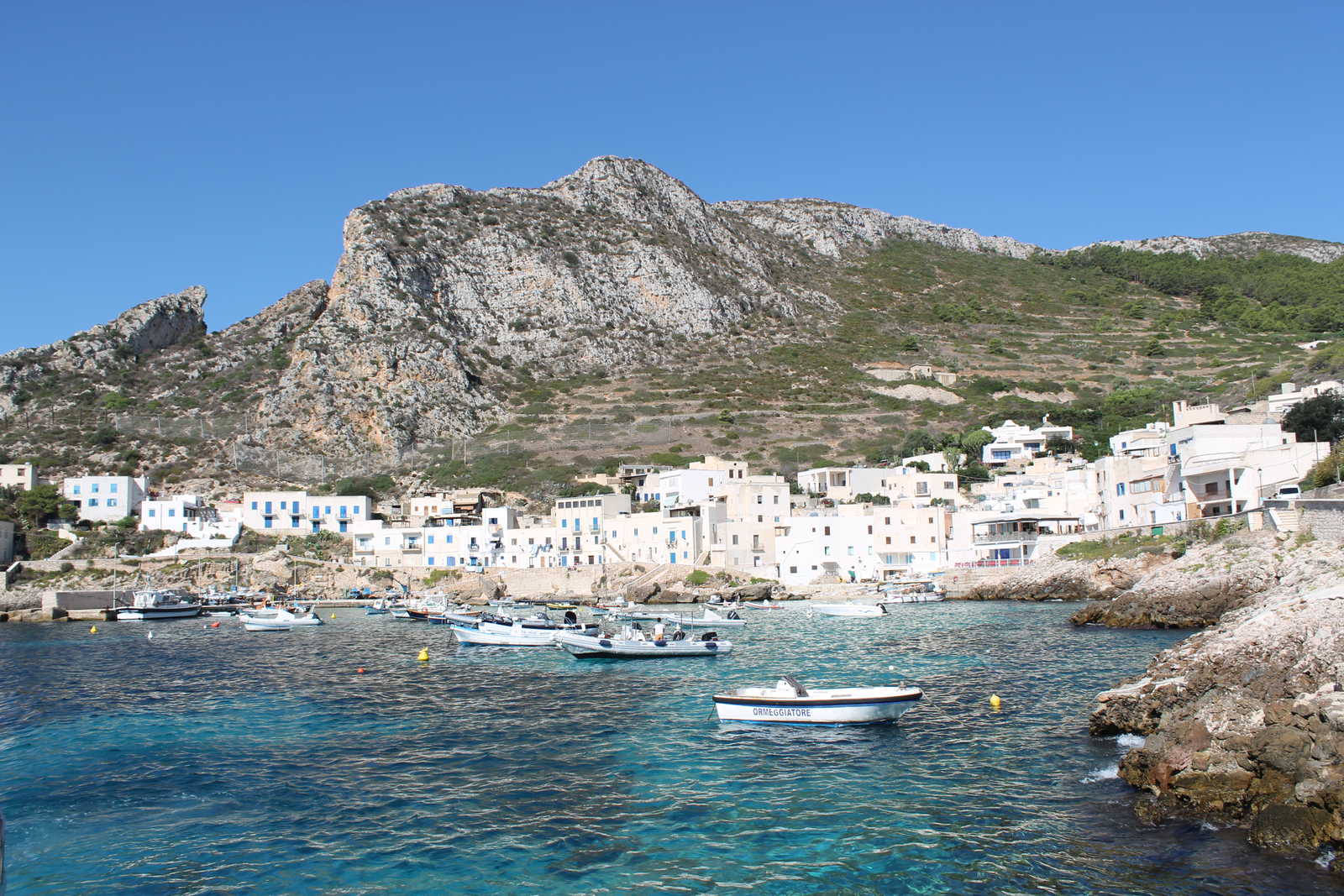 Port de l'île de Levanzo, Italie © D'avolio Aurore