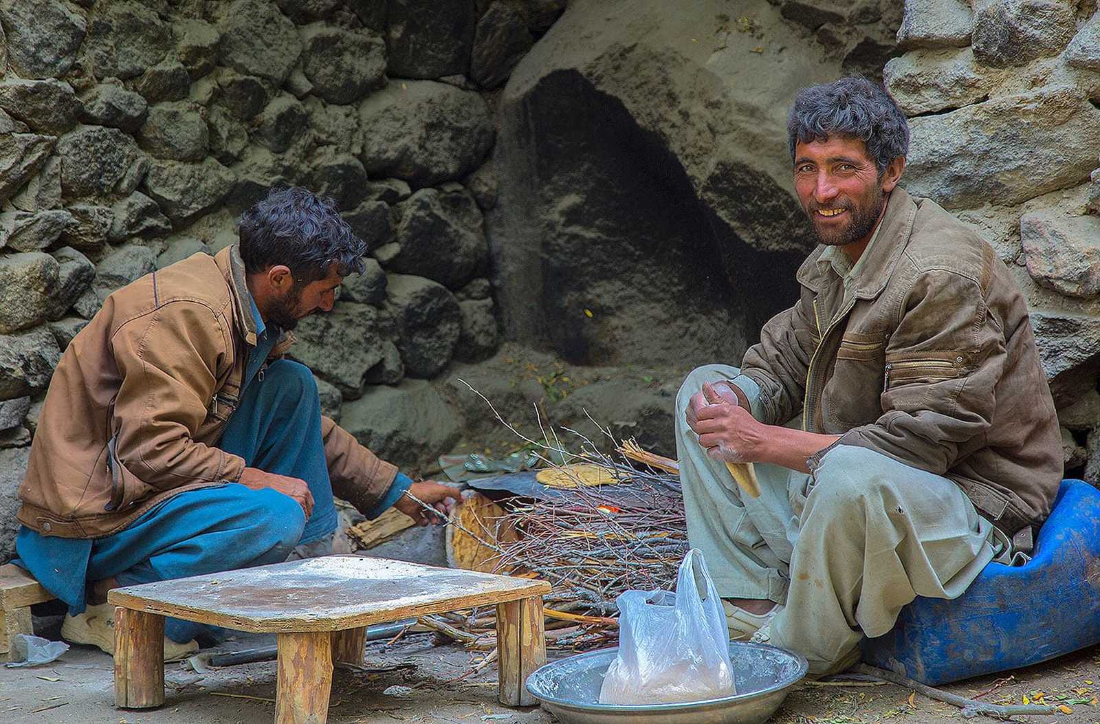 Porteurs pakistanais © K. ULLAH