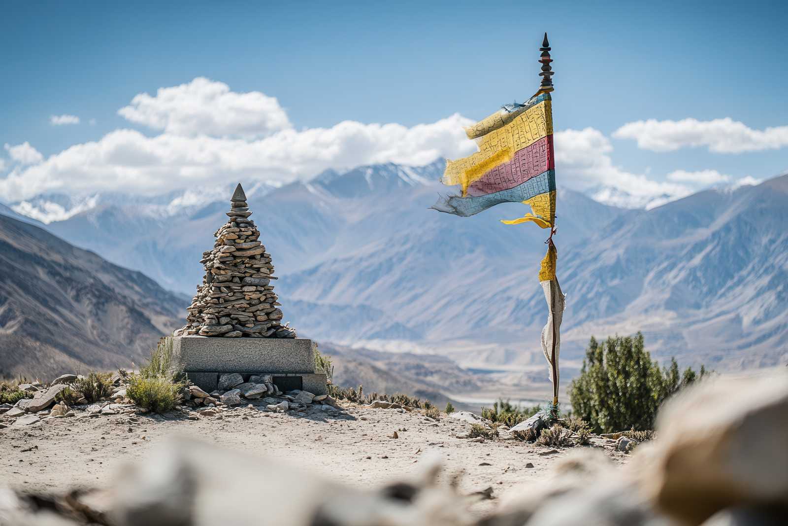 Prayer Flag _ Snowman Trek © Vladimir