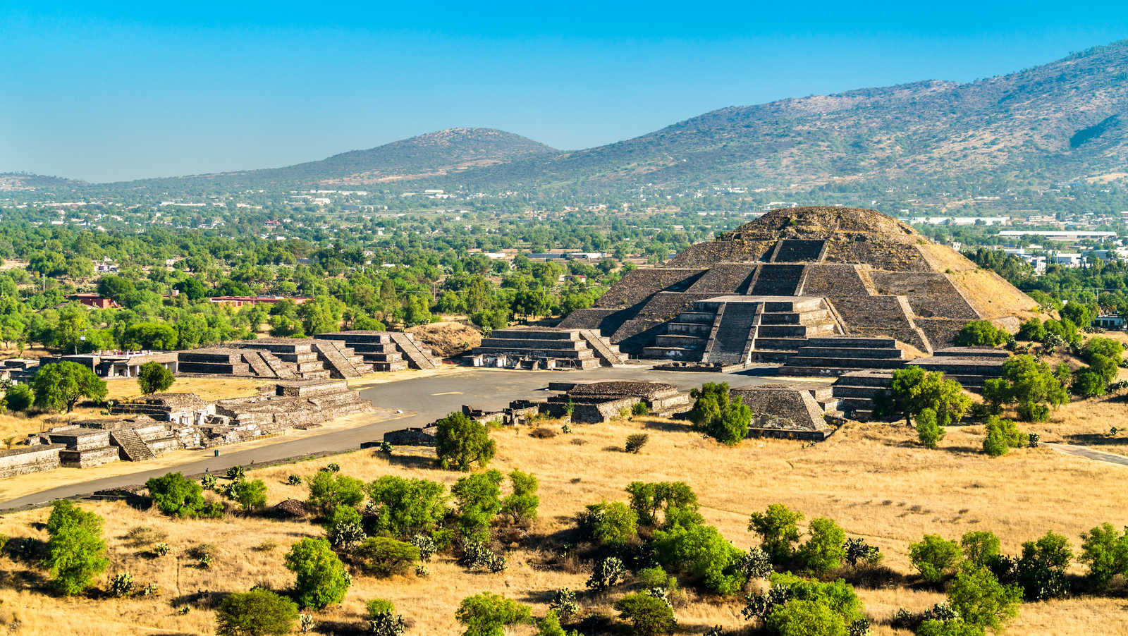 Pyramide de la Lune à Teotihuacan au Mexique © Andronov Leonid