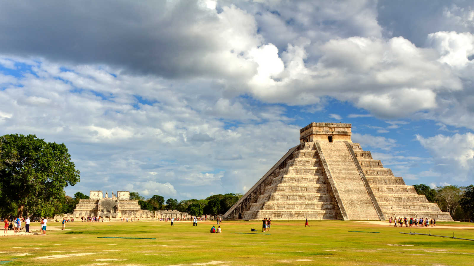 Pyramide maya de Kukulcan El Castillo à Chichen Itza, Mexique © Prenium Collection