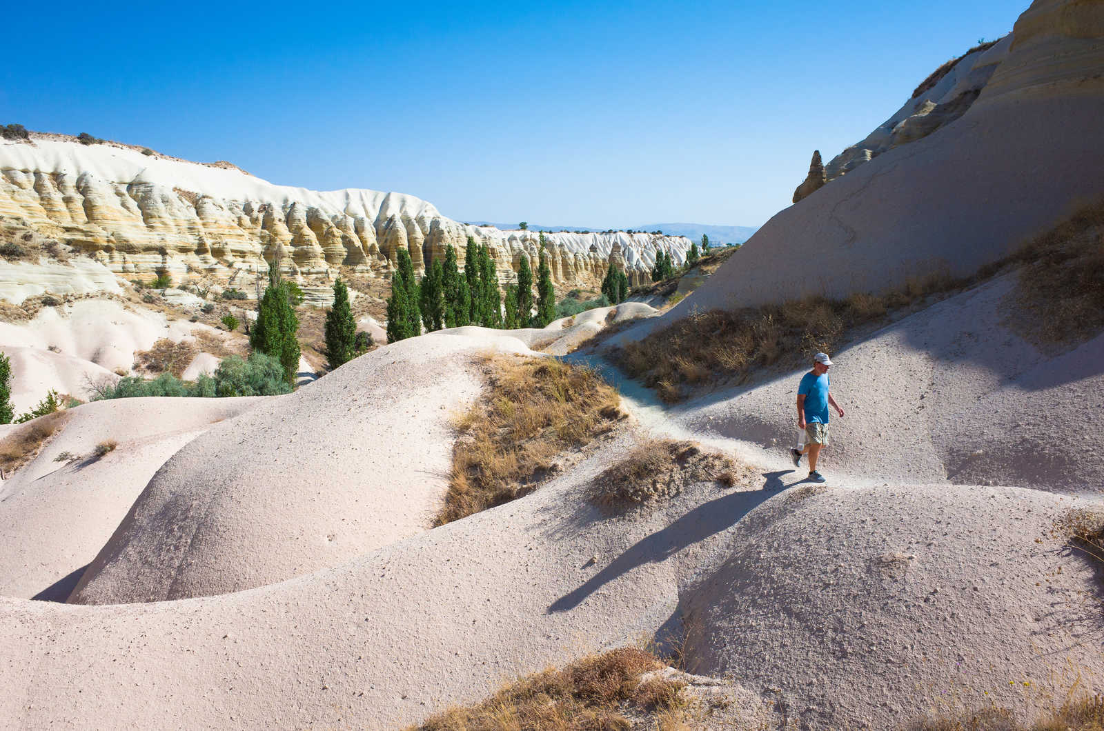 Randonnée dans la vallée Blanche, Parc National de Göreme, Cappadoce, Turquie © Art_Of_Line