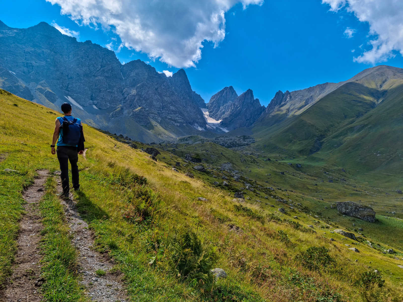 Randonnée dans les montagnes de Kazbegui, Grand Caucase en Géorgie © Chris