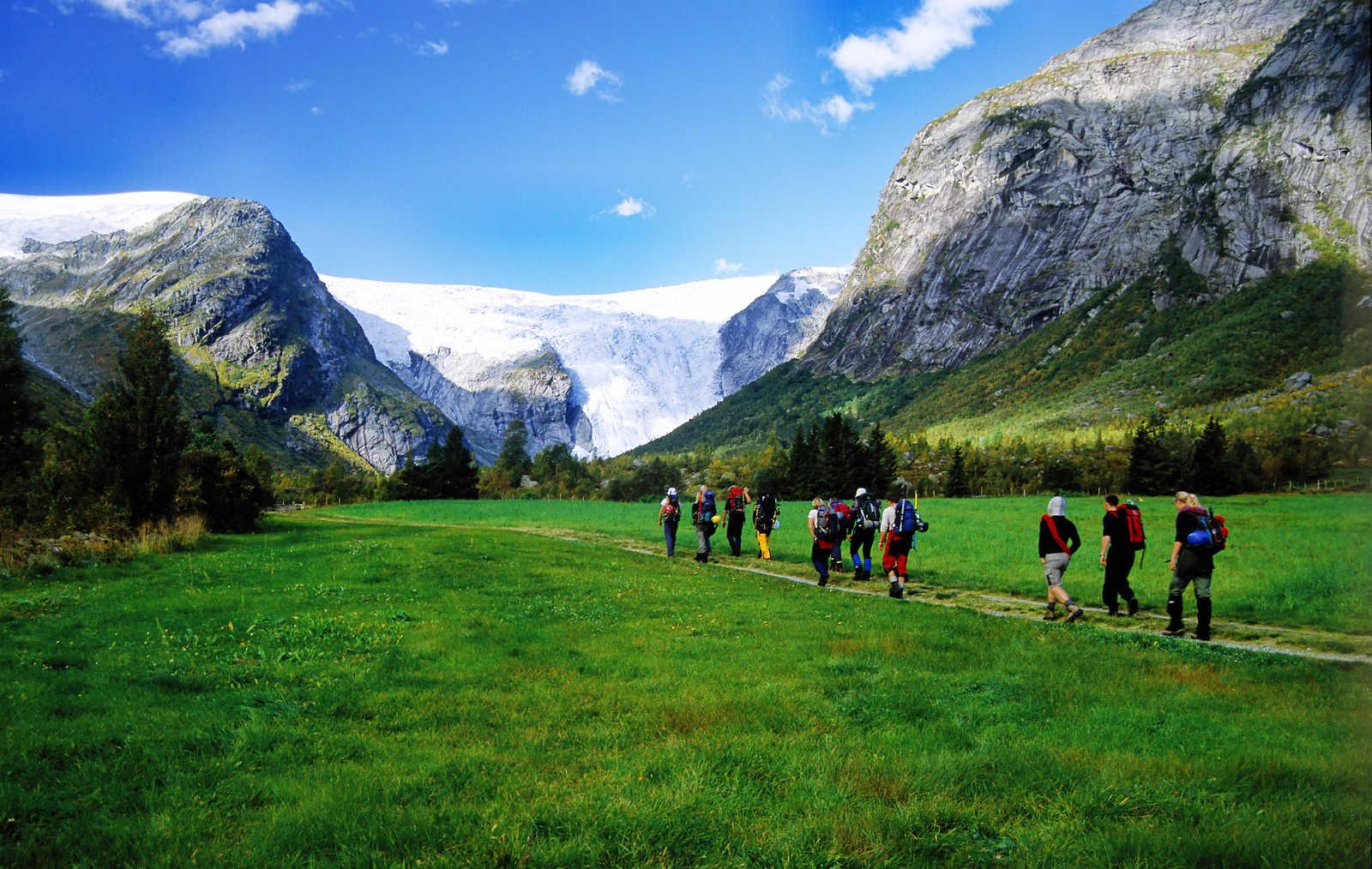 Randonnée en direction du glacier de Jostedal © INNOVATION NORWAY