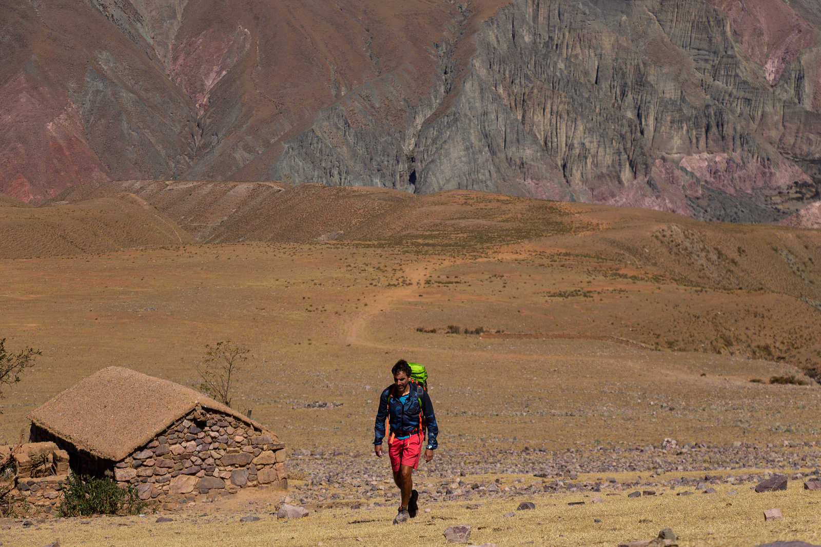 Randonneur proche de Salta dans le nord de l'Argentine © Leandro