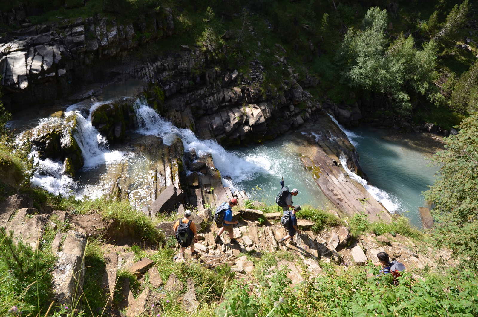 Randonneurs à Gavarnie, Hautes-Pyrénées © La Balaguère