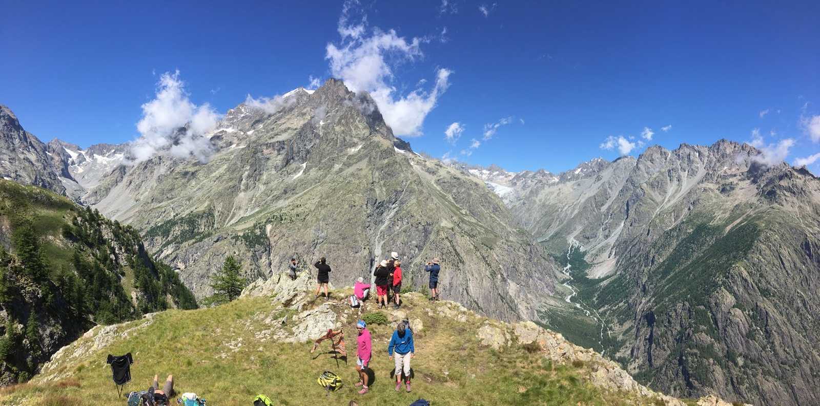 Randonneurs dans la Vallouise dans le parc des Ecrins © Destination Queyras