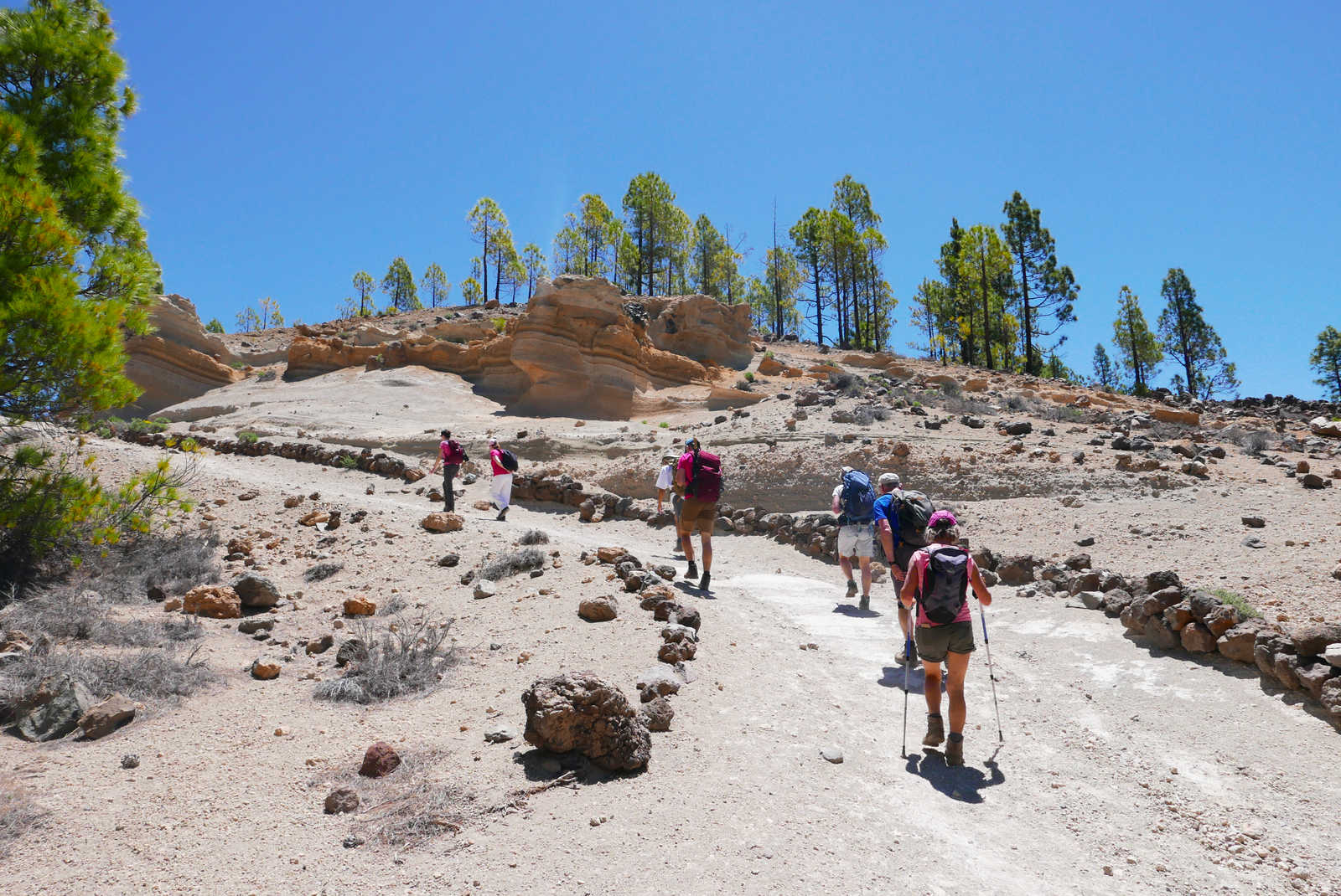 Randonneurs dans le paysages lunaires Vilaflor, Tenerife © Drieux Fanny